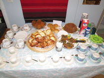 Kannatuskahvila tarjontaa